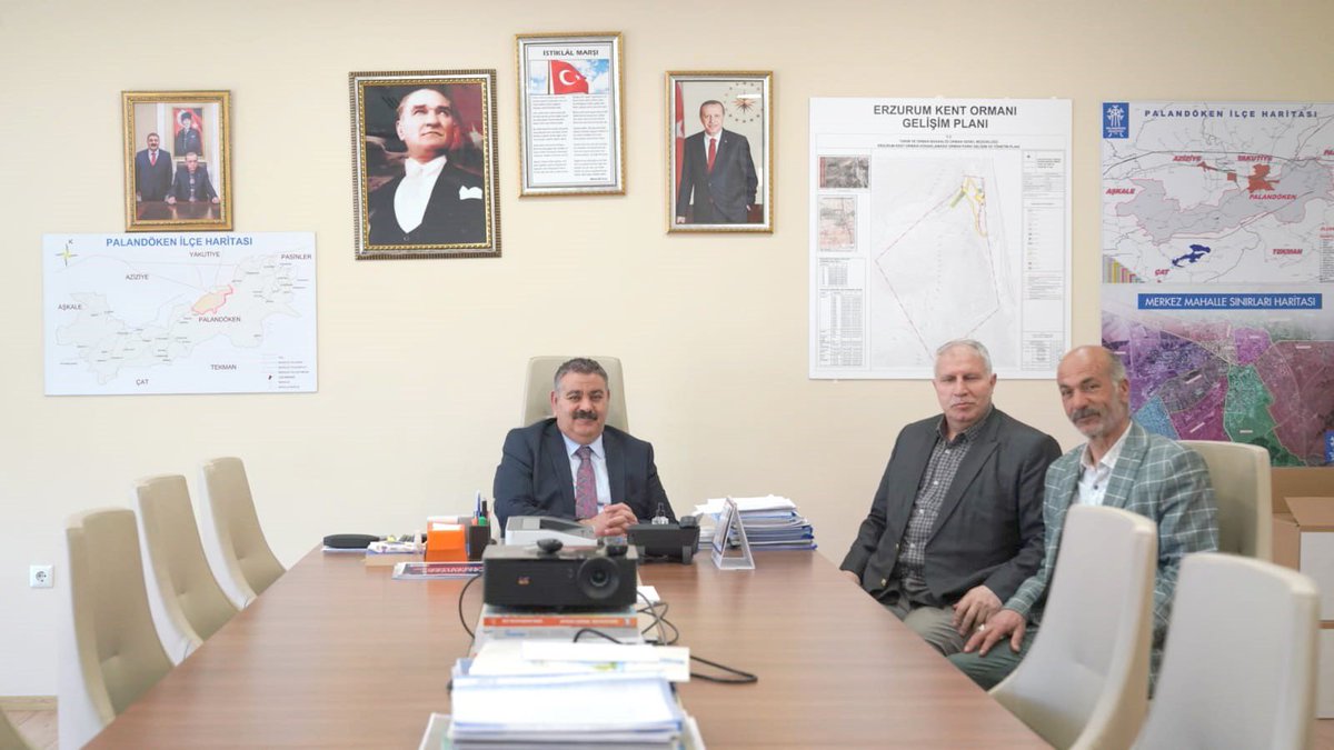 • Yeni dönem başkanlık görevimiz için hayırlı olsun ziyaretine gelen Meclis Üyemiz Burhanettin Atmaca, Toparlak Mahallemiz Muhtarı Veysi Özdemir, Sığırlı Mahallemiz Muhtarı Zafer Uçan, Hancığaz Mahallemiz Muhtarı İsa Erbil, Şehitler Mahallemiz Muhtarı Sefa Hidişoğlu, ilçemiz…