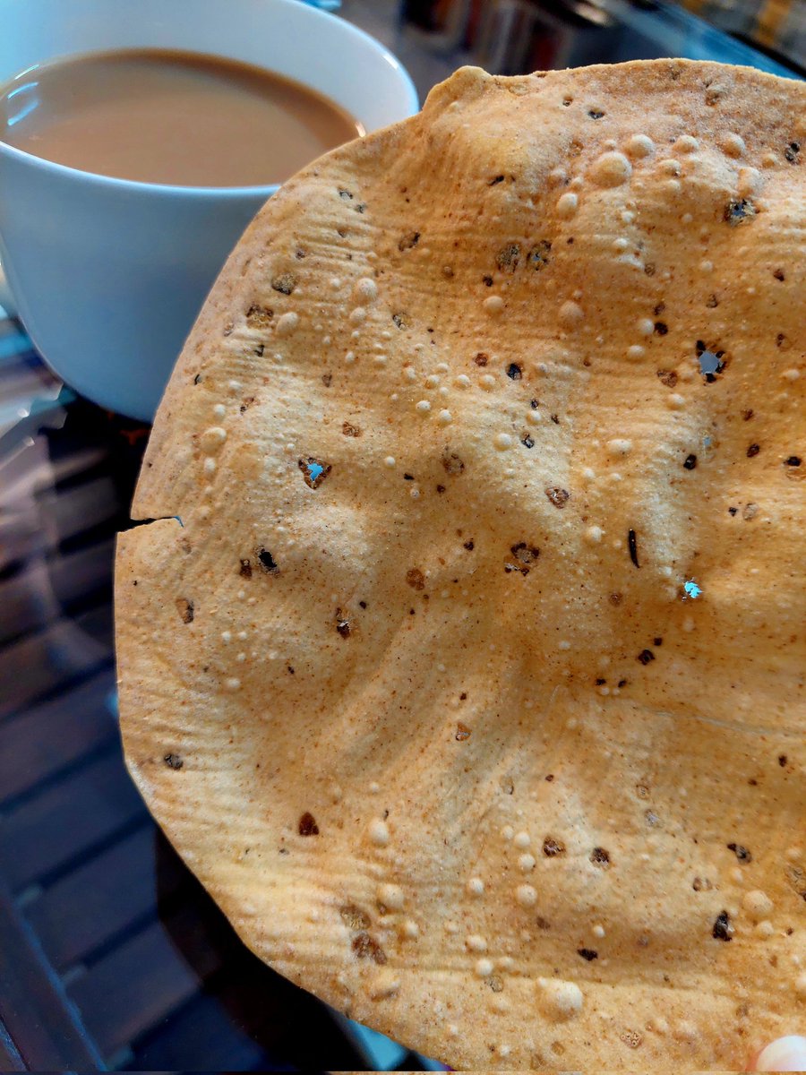 तजुर्बा कहता है रिश्तों में फासला रखिये
ज्यादा नजदीकियां अक्सर दर्द दे जाती हैं ....
#चाय_लवर्स