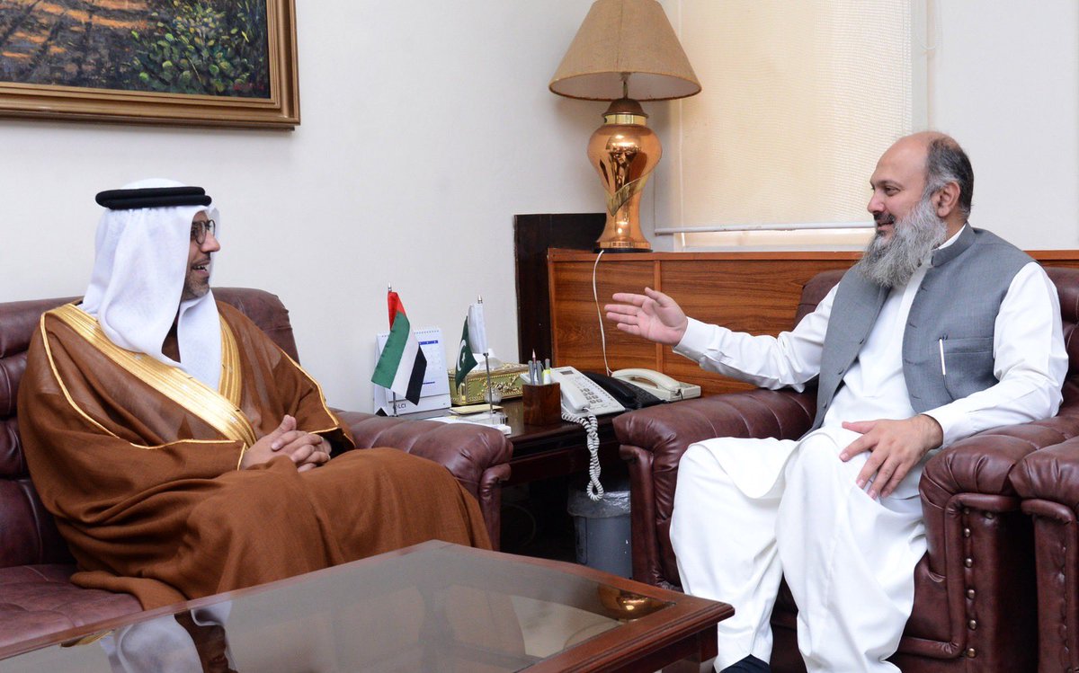 إسلامی جمہوریہ پاكستان میں متحدہ عرب امارات کے سفیر جناب حمد عبید الزعابی نے پاكستان كے وزیر تجارت جناب جام كمال سے ملاقات كی اور دونوں ملكوں كے درمیان باہمی شراكت داری اور مستقبل کے منصوبوں پر تبادلہ خیال کیا