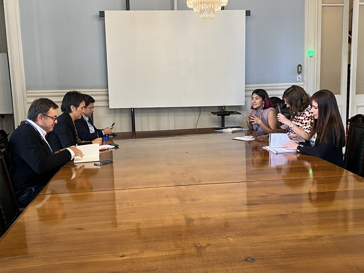 🔴En el edificio del excongreso nacional, la Subditectora, Laura Vásquez, inicia las tareas de coordinación para la sede de la próxima reunión de REDIBIT Santiago. 👉🏼La acompañaron Carmen Bueno, Especialista Principal de la OIT, jefas de gabinete y jefe de Comunicaciones