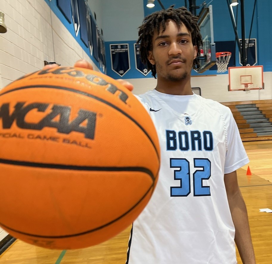 🏀Swansboro's Jermaine Cunningham can be the best player on the basketball court without taking a shot. His versatility was key for the Pirates' success & why he is the area Boys' Basketball Player of Year. LINK 👇👇 jdnews.com/sports/tezzy-t… @SBHS_Pirates @DrHelenGross1