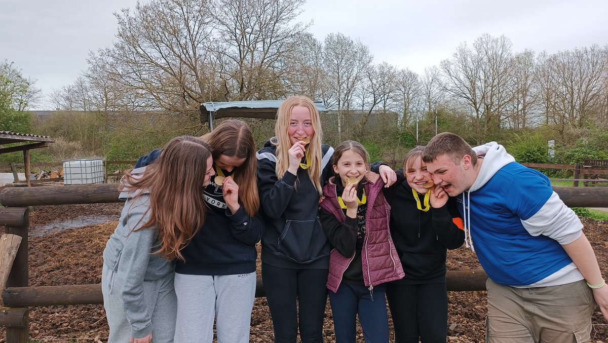 🥇 CHAMPION ACADÉMIQUE D'ÉQUITATION 🐴🥇 MA-GIQUE 🤩 Félicitations à Fanny, Lola, Camille, Rose, Léane, Maxens et Lilou pour leur parcours exceptionnel ! Fier de vous 🦊🥹 ! Celle-là elle n'est pas en chocolat ! 💪😁 <a href="/clgBouligny/">Collège de Bouligny</a> <a href="/unss/">UNSS_National</a> <a href="/unss_54/">UNSS 54</a> <a href="/unssncymtz/">UNSS_Nancy-Metz</a> <a href="/RLaganier/">Richard Laganier</a> <a href="/geoloiodice/">Geoffrey Loiodice</a>