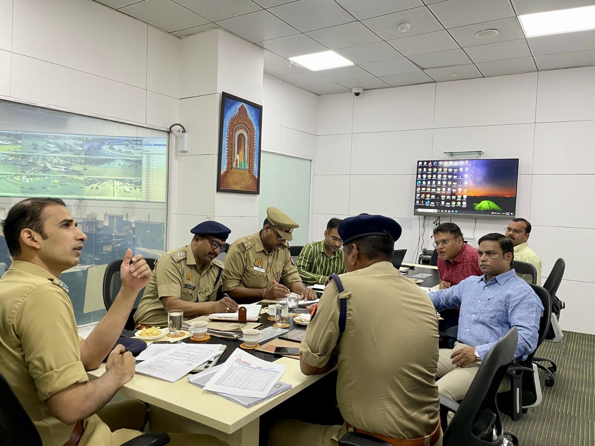 ITMS review meeting by IPS Salmantaj Patil DCP (Crime & Traffic) @Lucknow Smart City Limited #SmartCity #Lucknow #ITMS #SmartCitiesMission @LucknowDivision @MoHUA_India @SmartCities_HUA @uptrafficpolice @lkopolice