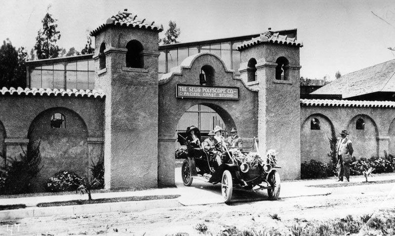 Did you know L.A. had a Hollywood before Hollywood? That’s right! The first film studios in Los Angeles were in a neighborhood that no longer exists. Link: podcasts.apple.com/us/podcast/in-…