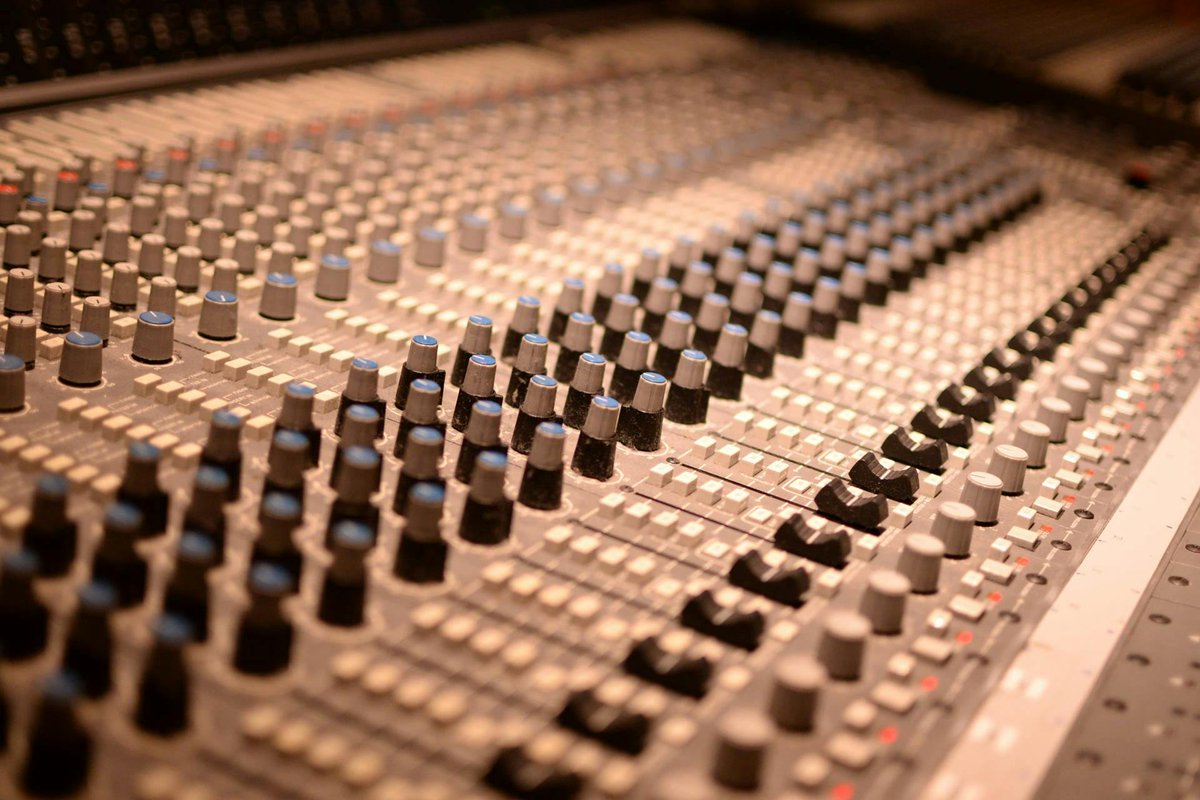 📢 The BA (Hons) in Audio and Music Production allows students to graduate with a Level 8 degree. Start the degree at @CavMonETB for the first two years, and then progress to @DkIT_ie for years 3 and 4. 👉 To find out more, or APPLY NOW, visit lnkd.in/edgRcpEz