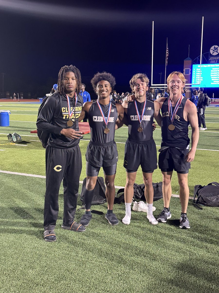 JaidenReed13's tweet photo. Area for 300mh and 4x4 
official school record for 300mh 38.79
hit too many hurdles on 110mh didnt qualify https://t.co/SXK7i1fU5s