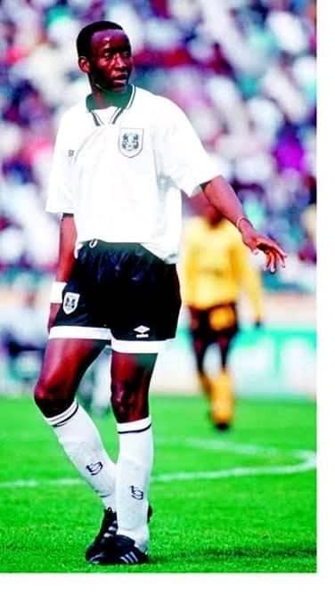 What a player he was Ayashisa amateki aka Albert Bashin Mahlangu @orlandopirates we need someone who can take shots like him Which players do you know that can surpass this legendary HALL OF FAME with shots. #DStvPrem #FootballMemories