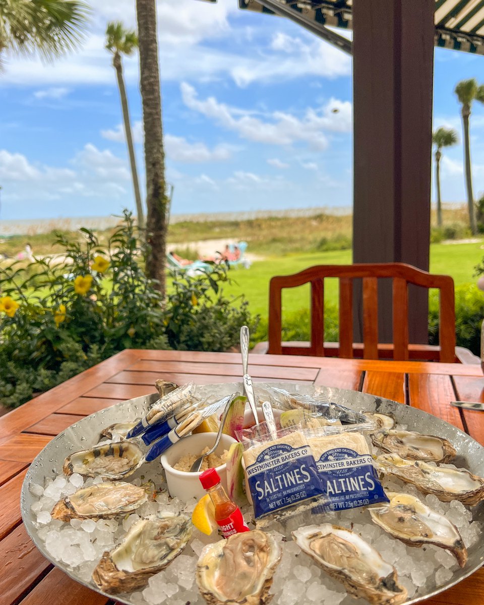 Dive into a dozen oysters at Southern Tide served with yuzu-cucumber mignonette, cocktail sauce, raw horseradish, and drawn butter. What does your perfect first oyster look like?🍴 Check out the Southern Tide menus here: bit.ly/3U0uhRC