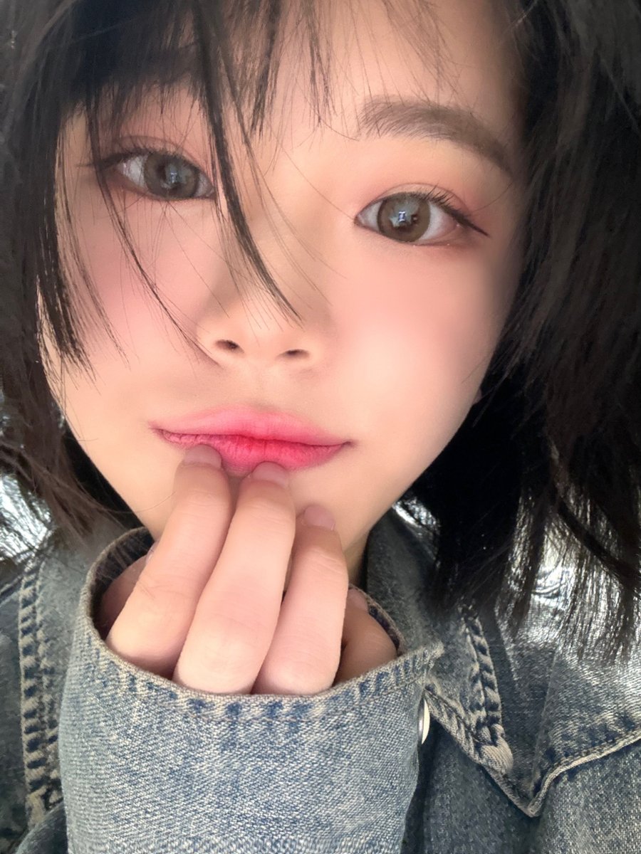 QWER_INA's tweet photo. 240405 chodan weverse post 

This is rift scuttlers point of view from bottom
Who thinks about chodan? 🐾

#qwer #큐덥이알 #chodan #쵸단 https://t.co/jHtcp6YCCW
