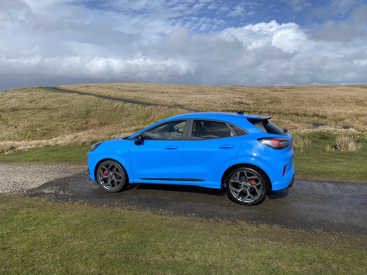 Just delivered and sure to brighten up my week. Puma ST in all its glory. @forduk