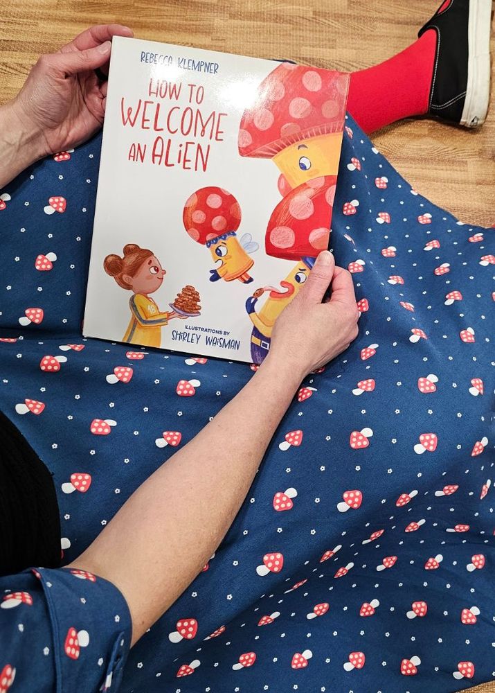 ellenmyrick's tweet photo. Also happening at Booth 906 #PLA2024 Kirsten Cappy of the I'm Your Neighbor Welcoming Library project discovered HOW TO WELCOME AN ALIEN--just right for the Welcoming Library!
https://t.co/x8yw8O2djl https://t.co/GV6QKMLNxY