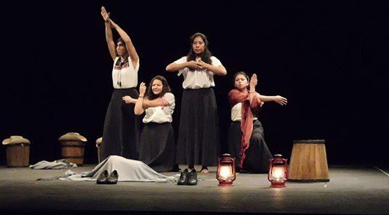 HOY #teatro 🎭
'Mujeres de Arena'
Teatro Obrero de Zamora a las 19 horas #Michoacán
humbertorobles.com/2024/04/mujere… 🪶
Entrada libre
#TeatroÚtil #feminicidios #NiUnaMenos #niunamas 
@aplaudirdepie