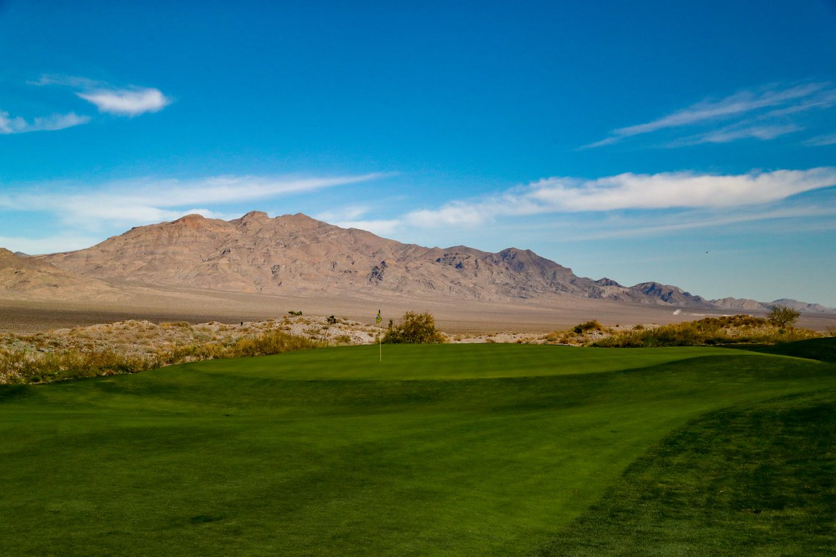 Nothing beats a round of golf with friends on the weekend! 🏌️‍♂️⛳️ #Golfing #WeekendFun