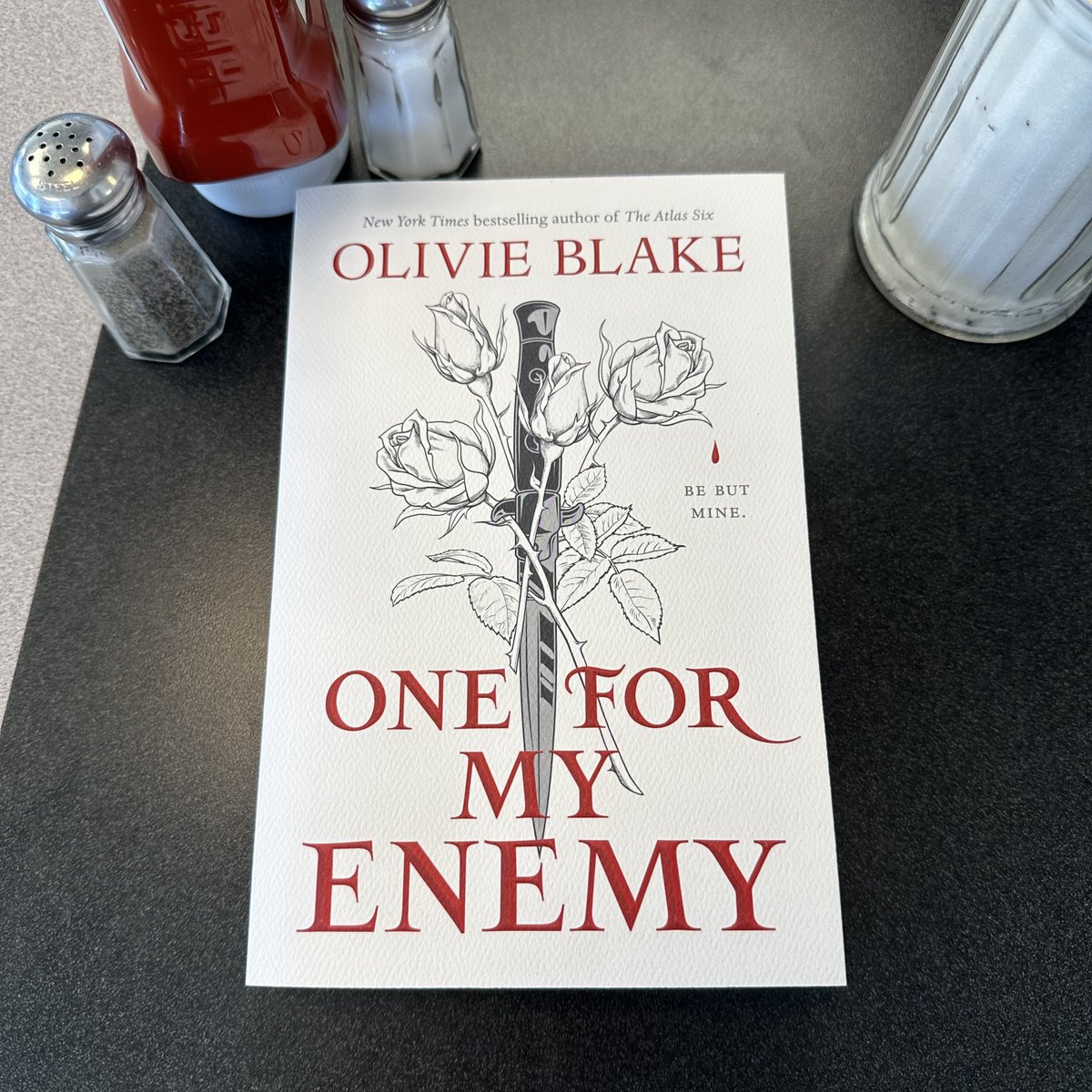 Who's ready for a #sweepstakes?! Today, we're giving YOU the chance to win a paperback copy of #OneForMyEnemy by @olivieblake! 🌹

Just follow us, then like and repost to enter for the chance to win. Best of luck!  ✨

#OneForMyEnemySweeps⁣