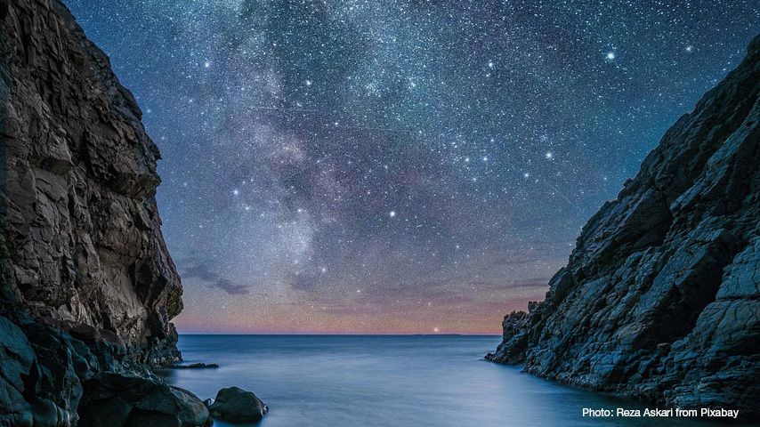 IUCN's tweet image. The use of artificial light at night has expanded and intensified over past decades, severely disrupting nocturnal ecosystems and posing risks to human health and safety.

Our new Issues Brief explains how to reduce light #pollution.

bit.ly/49mTr1k

#DarkSkyWeek