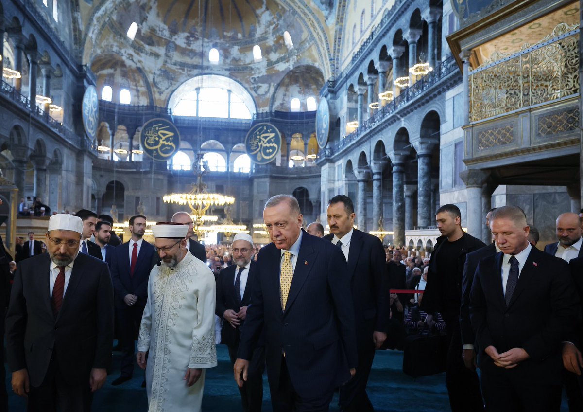 Cumhurbaşkanımız Erdoğan, cuma namazını Ayasofya-i Kebir Cami-i Şerifi'nde kıldı tccb.gov.tr/haberler/410/1…