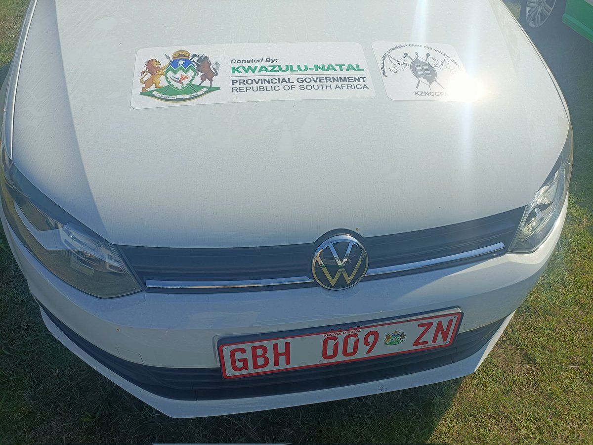 djvuslo's tweet photo. KZN Premier Nomusa Dube-Ncube and Community Safety and Liaison MEC Sipho Hlomuka handed over 95 vehicles, paraphernalia and cellphones to the community crime fighting structures. The event was held in Dbn. It's hoped this will help fight crime in their areas #sabcnews https://t.co/ULmEwPTzqN