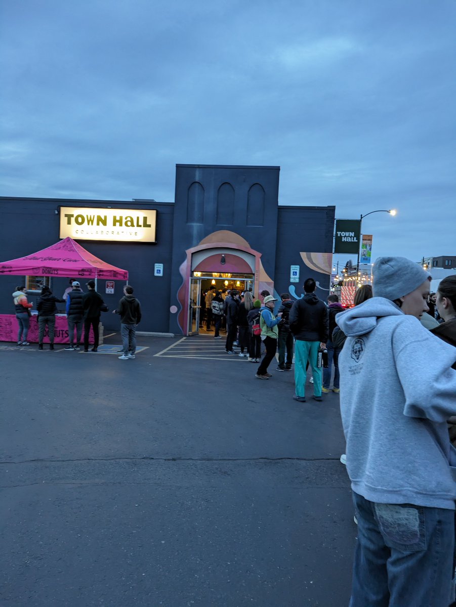 localblendmrkt's tweet image. @QueenCityColle1 Made it for the Grand Opening of the newest location. Coffee Time! Amazing turnout, cool location, and wonderful coffee. #ColoradoCoffee #LocalRoasters #CoffeeCommunity #coffee #LocalBlendMarket #MorningCoffee