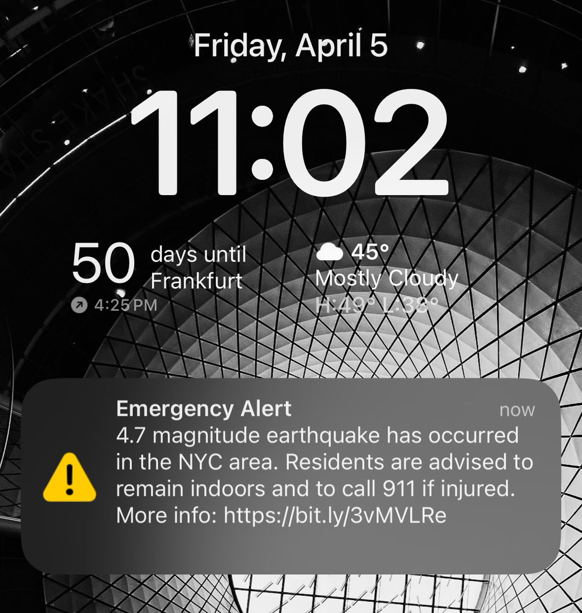 Taiwan: Emergency alert messages received before the shaking even begins NYC: Emergency alert message received 42 minutes after earthquake