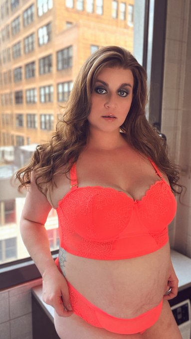 I can&rsquo;t believe how much I love this color. https://t.co/EroXXdVp3k