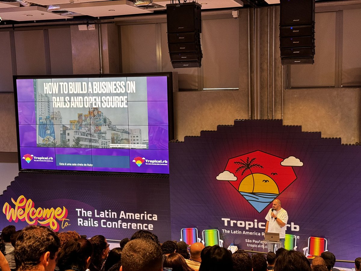 nicoerlichman's tweet image. Friendliest speaker of them all @adrianthedev (aka Adriano now) with an amazing talk at #Tropicalrb