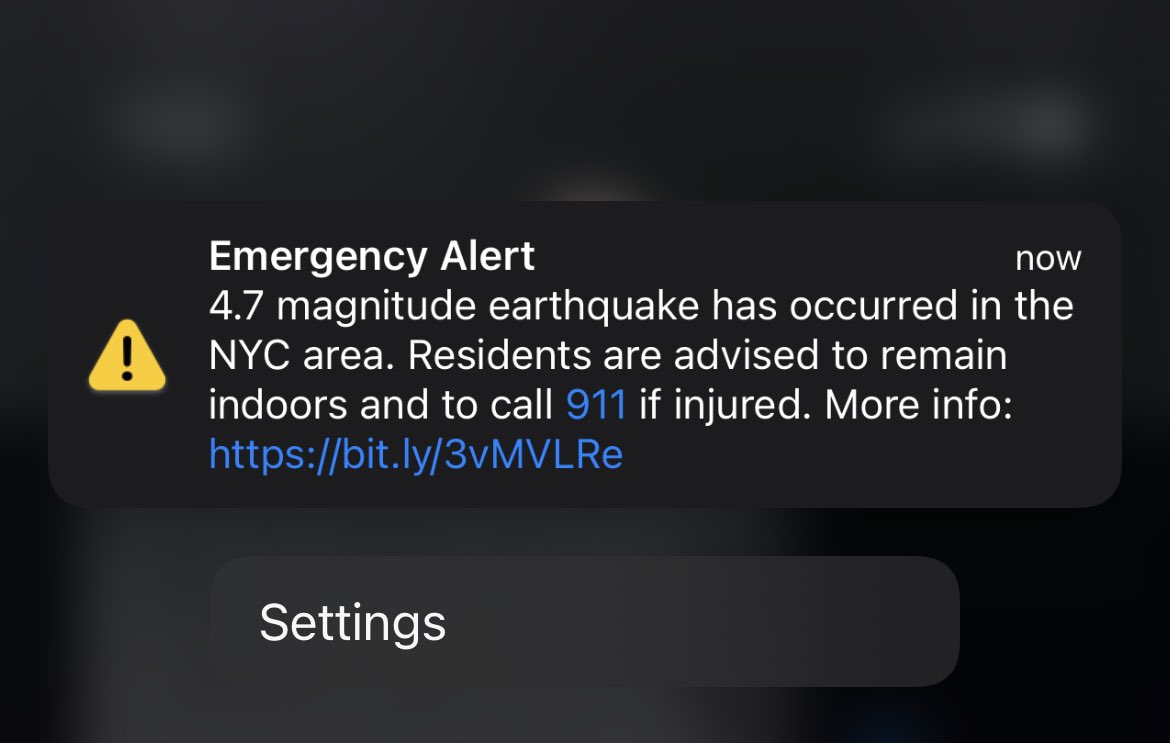 Says stay indoors? Fuck that im going to the bodega… nyc earthquake 😳