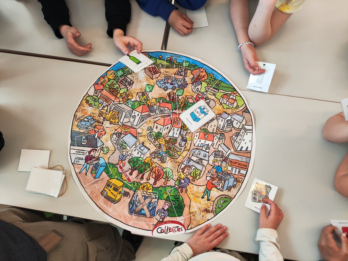 LouiseMichelVDR's tweet image. Animation &quot;Roule ta boule&quot; de @AggloSeineEure pour les #CE2. Objectif : savoir repérer les pollutions éventuelles et savoir trier. Compétences du label #EdDD de l&apos;école. @valdereuil_info @Apprenante27