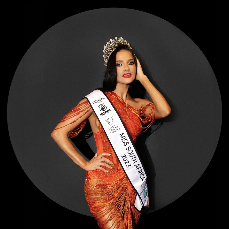 The Insider SA (@theinsidersa) on Twitter photo Miss South Africa <a href="/natashajoub/">Natasha Joubert</a> shares the hurdles she overcame before taking the <a href="/Official_MissSA/">Miss South Africa</a> crown 👑
Watch #TheInsiderSA this Saturday 6 Apr at 1pm and Sunday 7 Apr at 10h30am on @sabc3 Miss South Africa <a href="/natashajoub/">Natasha Joubert</a> shares the hurdles she overcame before taking the <a href="/Official_MissSA/">Miss South Africa</a> crown 👑
Watch #TheInsiderSA this Saturday 6 Apr at 1pm and Sunday 7 Apr at 10h30am on @sabc3