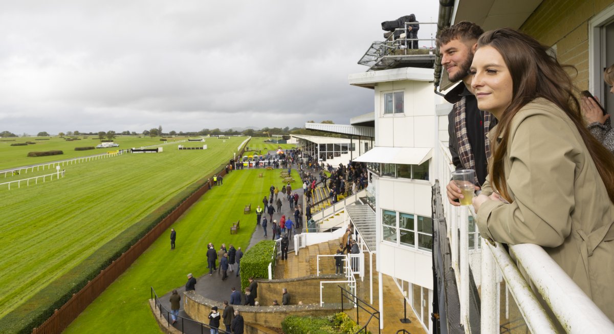 Last minute availability THIS MONDAY🙌 Fancy upgrading your raceday to a shared hospitality box? 👇 Panoramic racetrack views from the balcony 2 course shared buffet Thrilling jump racing Only £85pp To snap this offer up please email georgina.bennett@thejockeyclub.co.uk