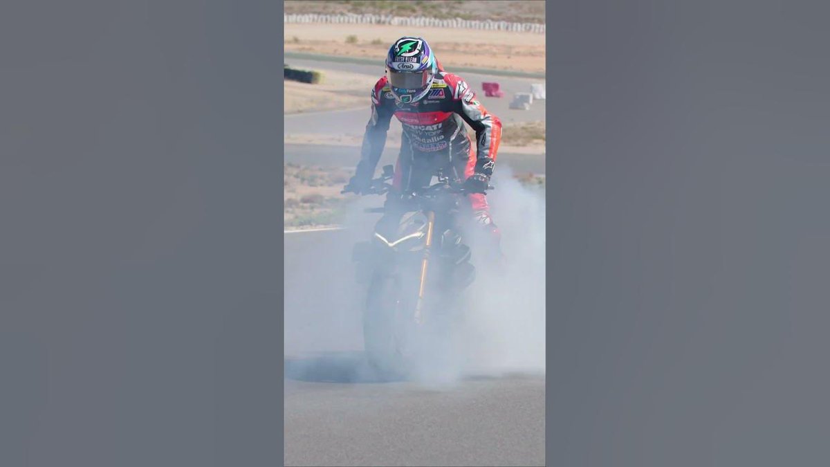 Sometimes you just need to unleash 👊💥 @joshherrin #Ducati #Streetfighter dlvr.it/T56ck1