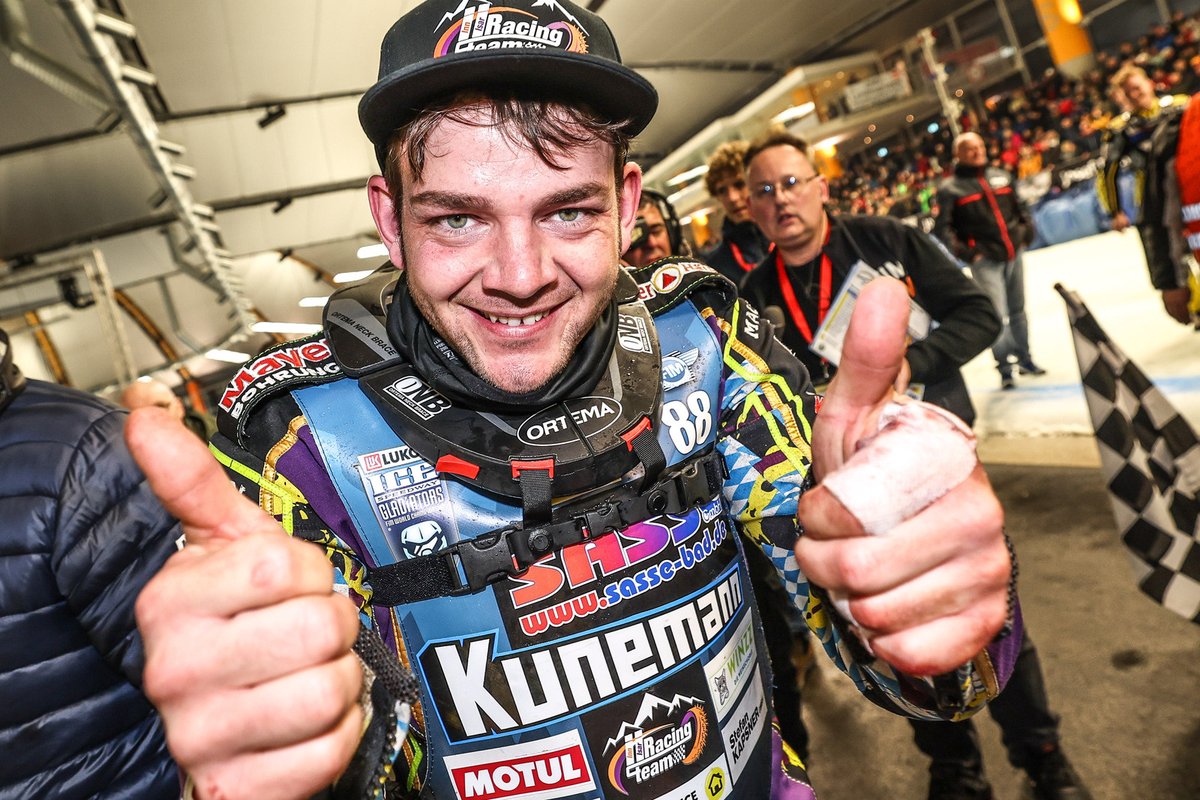 Max Niedermaier, bidding to become Germany's 🇩🇪 first-ever FIM Ice Speedway World Champion! Read more 👉 fim-icespeedway.com/niedermaier-go… 🏟️ Thialf Stadium, Heerenven 🇳🇱 📆 Tomorrow and Sunday 📺 FIM-moto.tv #FIM | #FIMTrackRacing