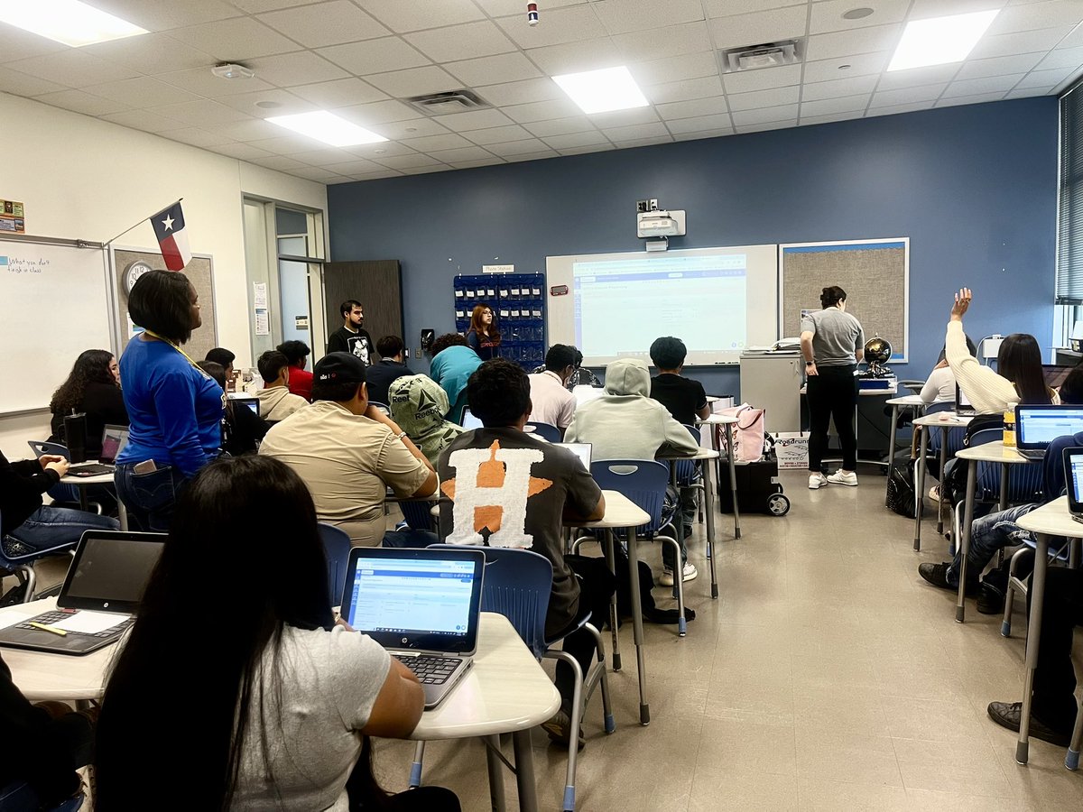 “In a gentle way, you can shake the world.” Mahatma Gandhi. @MilbyCounseling team is course planning with our future leaders. @HISD_ACC @TeamHISD #empoweringstudents #promotingsuccess