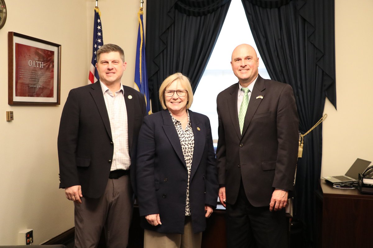 Thanks to the Lewis & Clark Regional Water System for giving @RepFinstad and me an update on your project. Once it’s complete, Lewis & Clark will deliver 45 million gallons of safe drinking water every day to over 350,000 people.