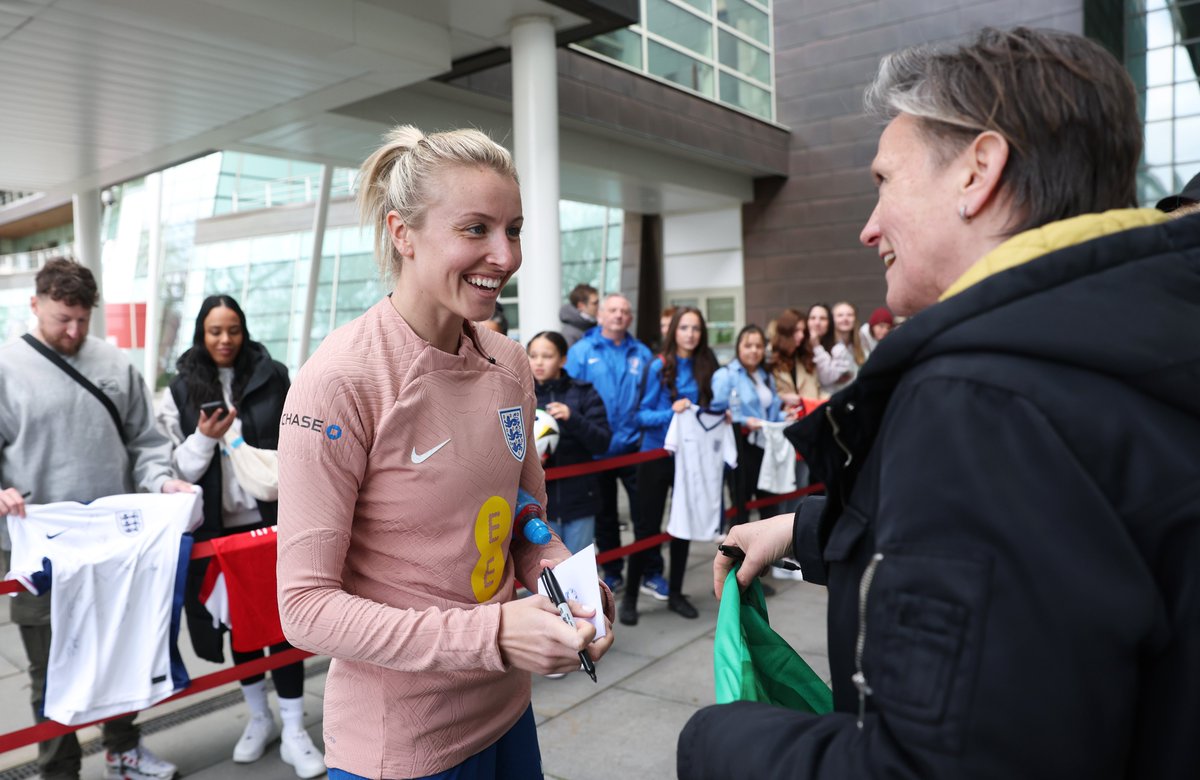 Members meeting their @Lionesses heroes at Open Training, ahead of tonight's Nations League game with Sweden. #Lionesses