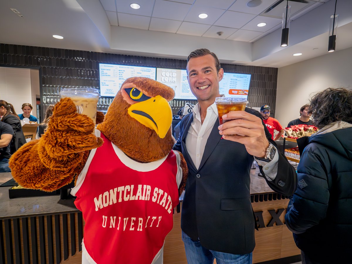 Capping off a piping hot first week in business at Montclair! ☕ If you haven’t checked out the band-new student-run cafe on campus, what are you waiting for? We’re brewing up innovation & entrepreneurship (also the cold brew & grilled cheese is pretty great!) 🎊