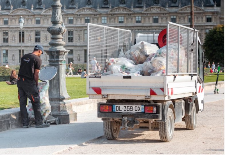 La gestion des #déchets ▶️ un enjeu fondamental dans les #commerces et #CHR. La mise en application des normes et obligations réglementaires n'est, hélas, pas simple !
👉cciparisidf.fr/gestion-dechet…... 
#Biodéchets #emballages #consigne #propreté
 <a href="/ORDIF/">ORDIF</a> <a href="/ademe/">ADEME</a>