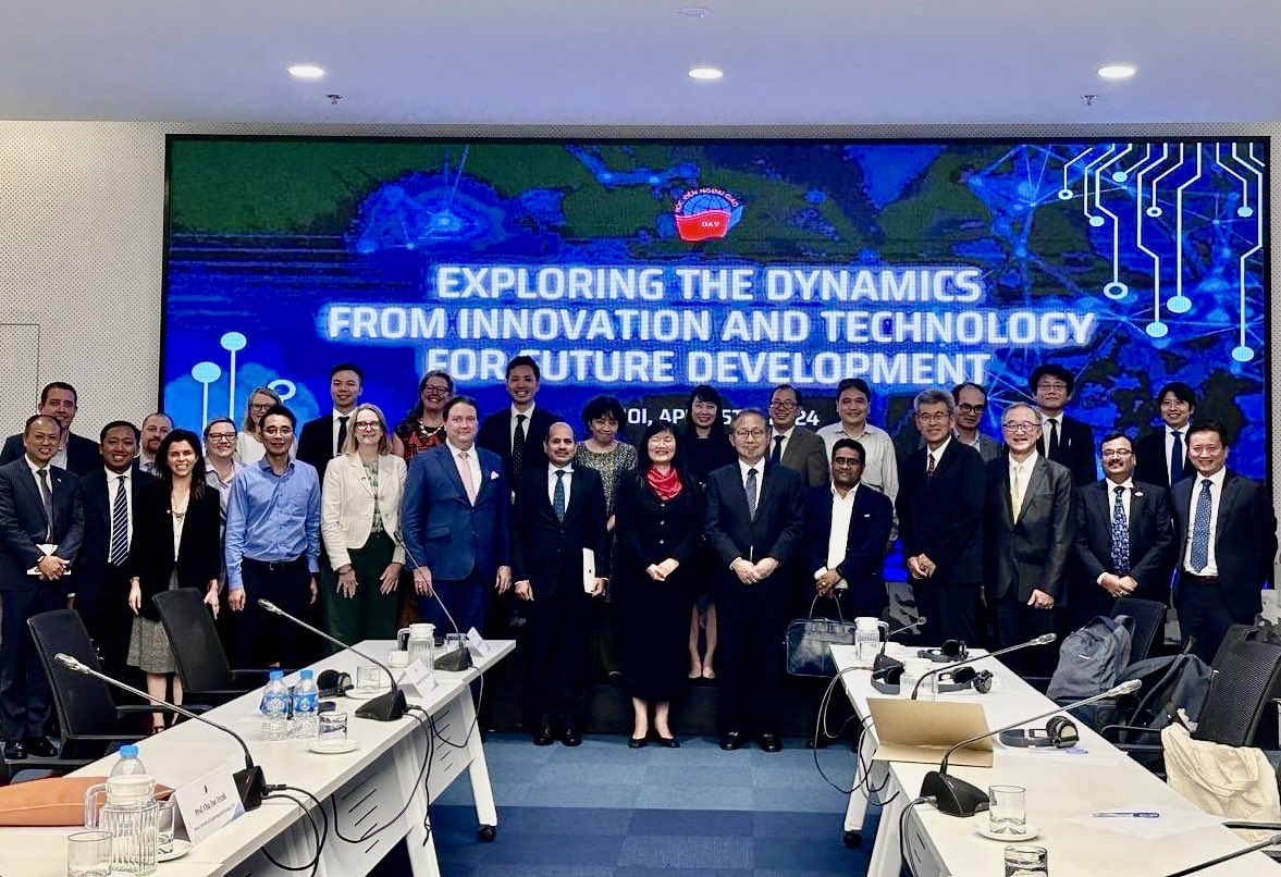 🙏 to the Diplomatic Academy of 🇻🇳 for organising the workshop on Innovation and Technology for Future Development, in partnership with the Embassies of 🇦🇺🇮🇳 🇯🇵 🇺🇸. We focused on the 4️⃣ countries’ take on technology and innovation for the development of 🇻🇳 and our region. 🧵