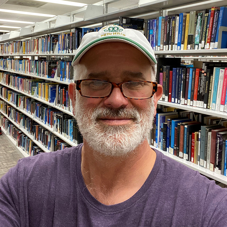 What resources does a science librarian recommend to learn about Monday's eclipse? And what's the deal with tomorrow's library book sale? Librarian Bob Noel answers these questions and more in the @IUBProvost 's 'Engage IUB' newsletter: provost.indiana.edu/news/engage-iu…