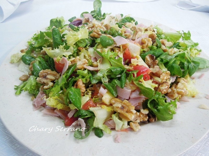 Ensalada de mezclum con york y nueces. Muy rica!!
Más detalles en mi blog ⬇️ micocinayotrascosas.com/2015/06/ensala…

#comidasana #bajascalorias