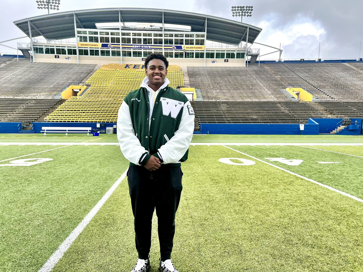 Thank you @CoachLimegrover for inviting me and my family out to Spring Practice yesterday! I really enjoyed the energy and culture you guys had! Excited to get out there again! @CoachKenniBurns @CoachScottFB @CoachJMiracle @ShamrockFB @gridiron_gang_ @IndianaPreps @PrepRedzoneIN