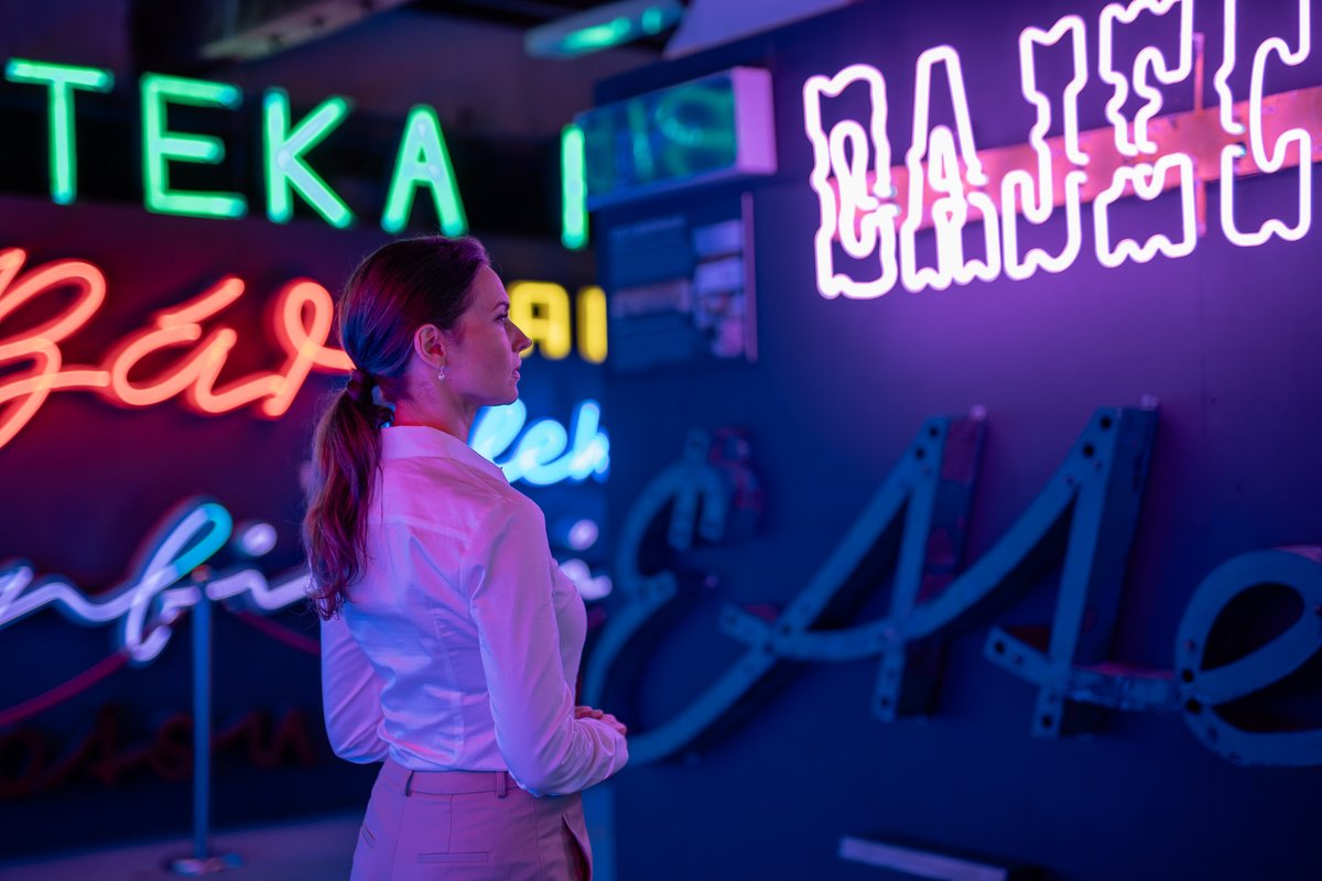 😎 Looking for something quirky to do? 🚨 Explore the Neon Museum, Warsaw ⚡ Hailed as one of the best museums in Europe, the museum's mission is to preserve original neon signs and electrographics and the permanent collection is a dazzling display.