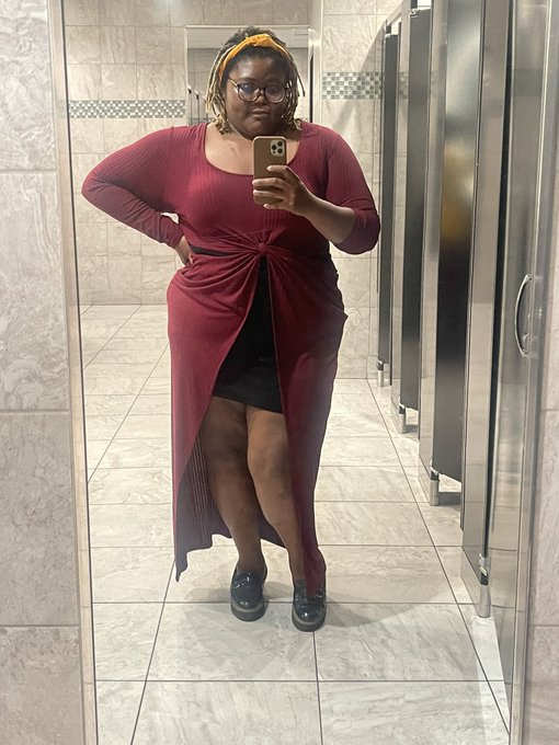 Business casual 💼 https://t.co/V4YRABLpco