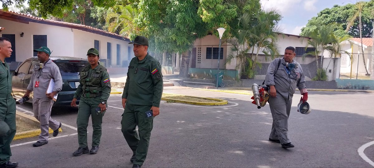 #Hoy05ABR Se realizó en las instalaciones del 6to Cuerpo de Ingenieros del Ejército Bolivariano, la fumigación tipo neblina de todos los ambientes de trabajo y áreas de dormitorios; en coordinacion con el Ministerio de Salud Ambiental del Distrito Capital.