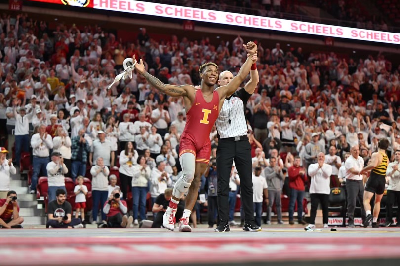 2x NCAA wrestling National Champion from Iowa State, @carrchamp, will be in the building TONIGHT to drop the puck! He'll also be available to sign autographs during the first intermission 🤼‍♂️ Be here 👉 pulse.ly/hxxpxno3yk