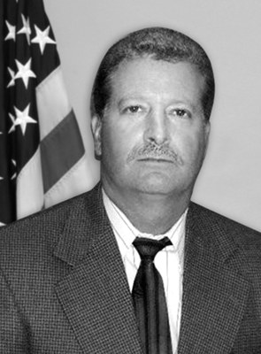 #FBI Tampa remembers Special Agent Barry Lee Bush, who was shot and killed during a pursuit of heavily-armed serial bank robbers on April 5, 2007. #FBIWallofHonor ow.ly/QxJh50R9noB