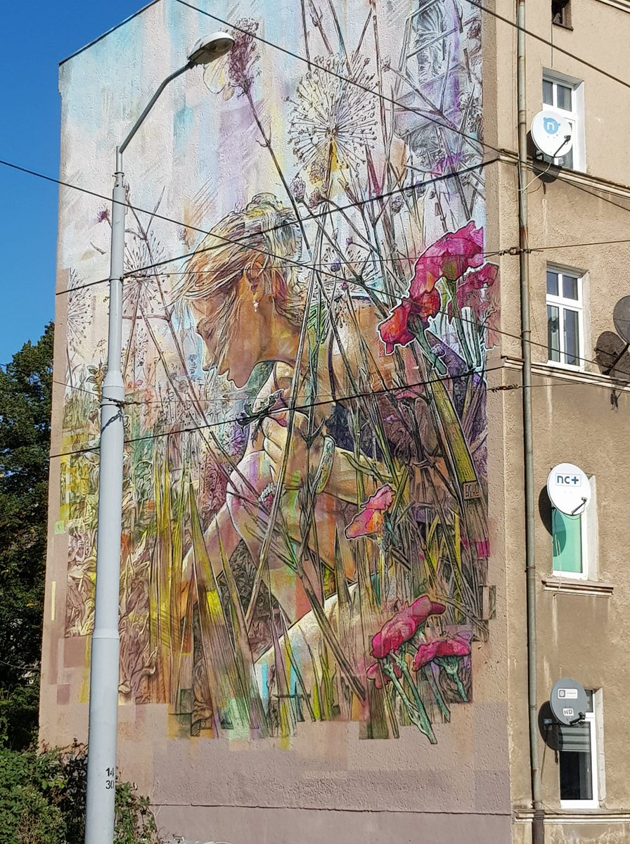 Spring 🌱🌿 ☀️ Flower Mural by Krzysztof Bitka in Szczecin, Poland - 7 photos: streetartutopia.com/2024/03/30/7-p…