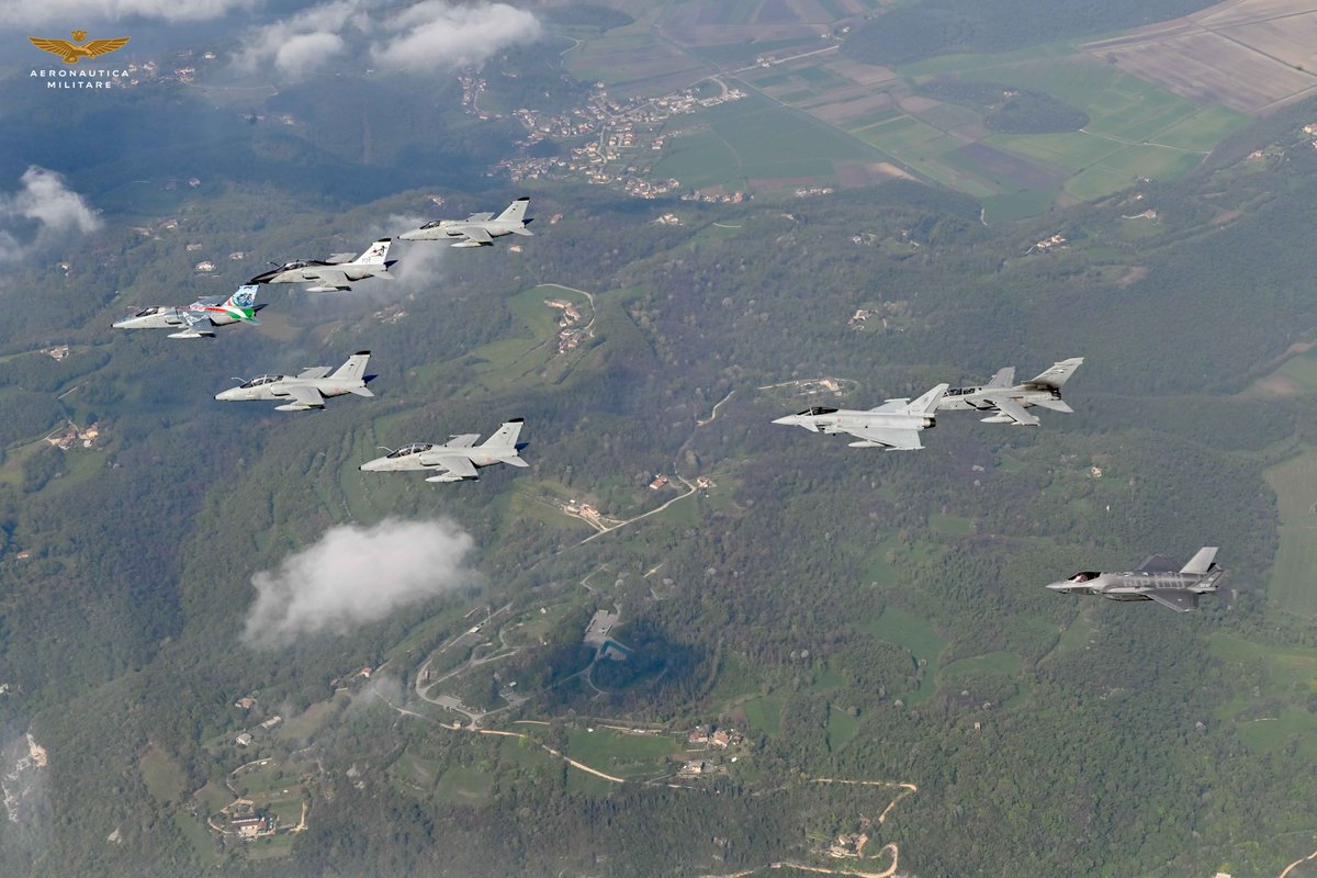 ItalianAirForce tweet picture