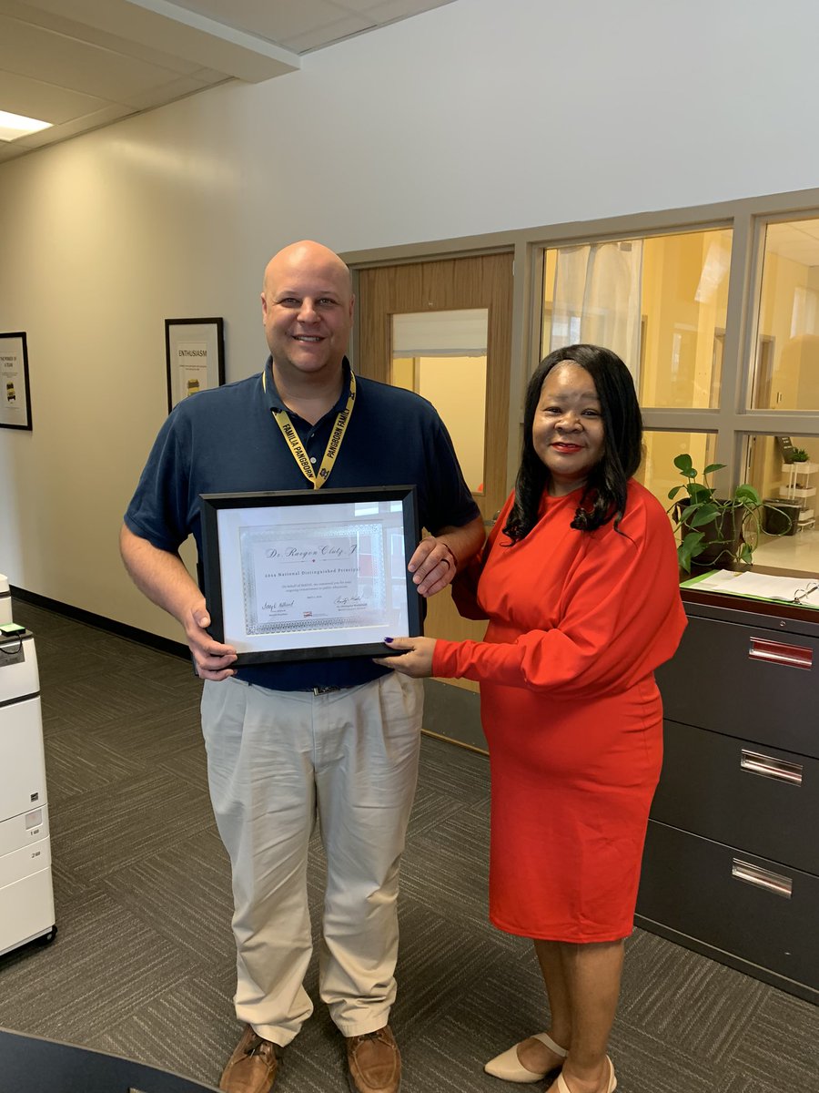 Congratulations to Dr. Raegon Clutz, Jr. (left) for being selected as Maryland’s National Distinguished Principal, Elementary Level, for 2024! Our President, Tracy Hilliard (right), surprised Dr. Clutz with the news. @RaegonClutz @wcpsmd @NAESP @PangbornES
