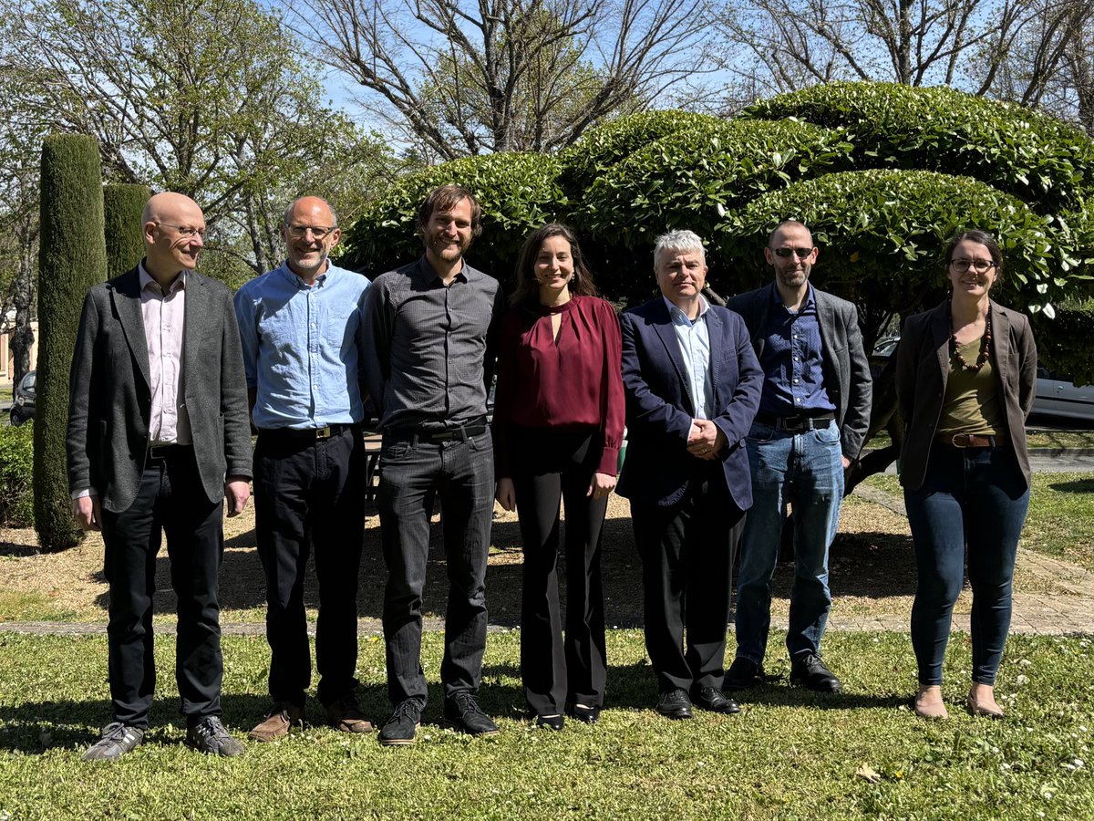 Antoine Simonneau (@a_simonneau) on Twitter photo Today Sara successfully defended her PhD ! We’re very proud of you. Many thanks to T. Braun <a href="/BraunGroup/">Braun Group</a>, R. Webster <a href="/GroupWebster/">Webster Group</a>, A. Duhme-Klair and L. Maron for taking part to the committee. Today Sara successfully defended her PhD ! We’re very proud of you. Many thanks to T. Braun <a href="/BraunGroup/">Braun Group</a>, R. Webster <a href="/GroupWebster/">Webster Group</a>, A. Duhme-Klair and L. Maron for taking part to the committee.