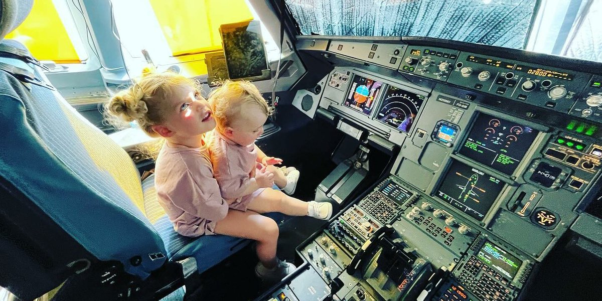 Future pilots in the making! 👩‍✈️👩‍✈️ 📸: michael_paluska